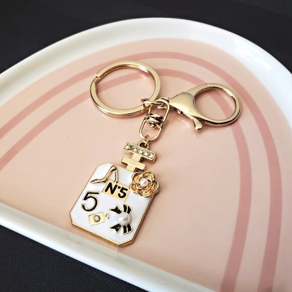 Large Gold Fragrance Pendant Key Chain | Chic and Elegant Key Chain | NEW - Picture 5 of 8